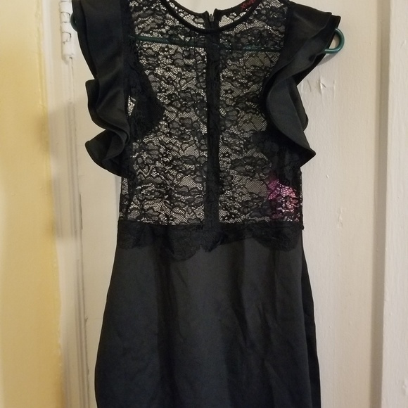 X Taren Dresses & Skirts - A Little black dress!!